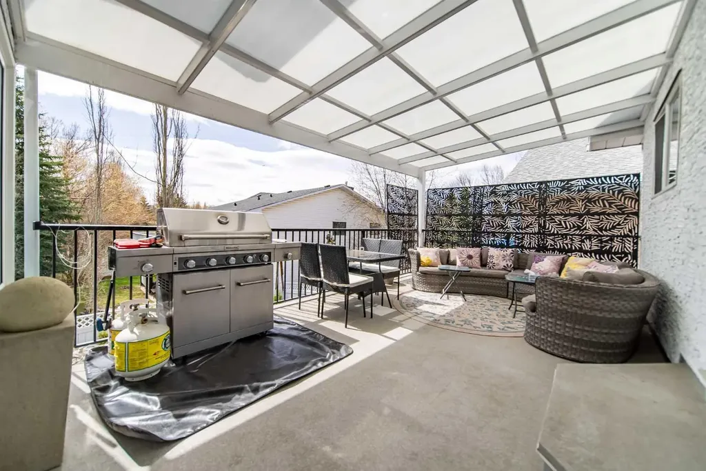 9 Scripps Landing NW Calgary AB T3L1V9