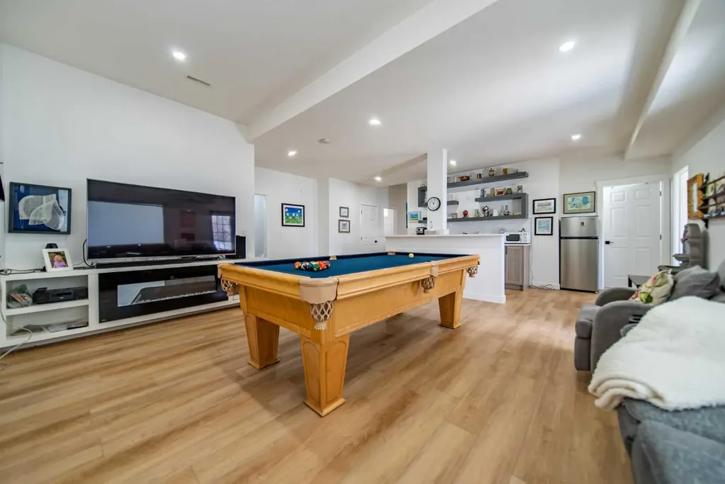 9 Scripps Landing NW Calgary AB T3L1V9