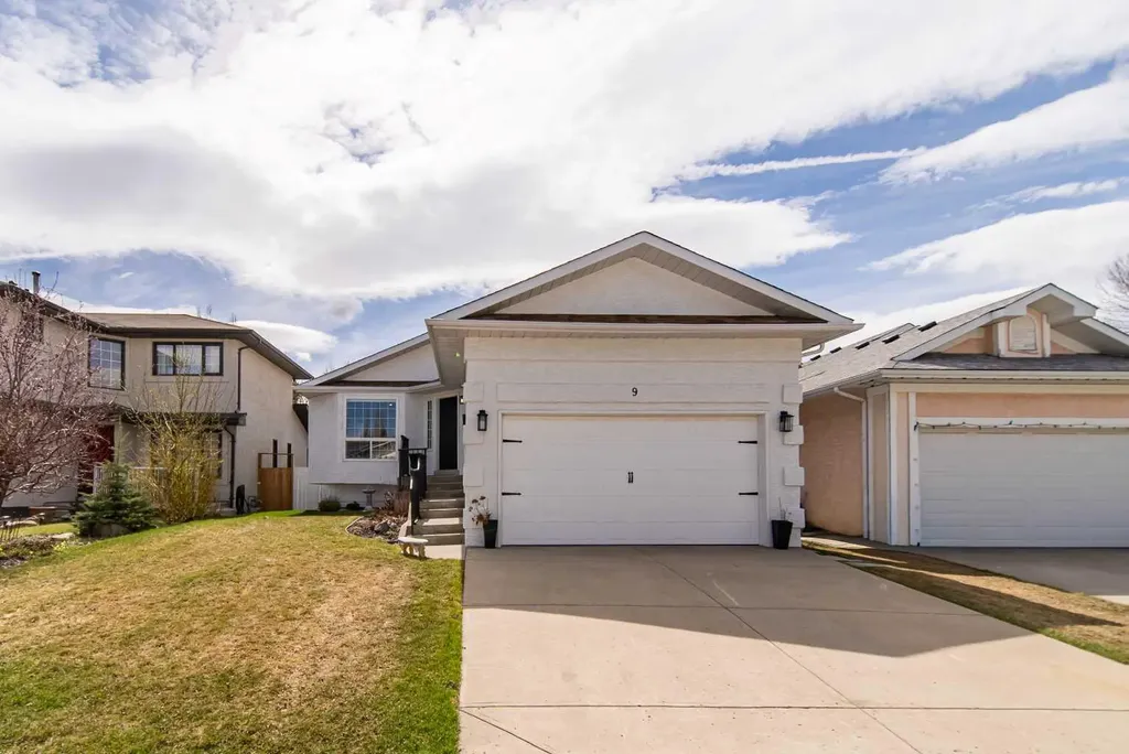 9 Scripps Landing NW Calgary AB T3L1V9