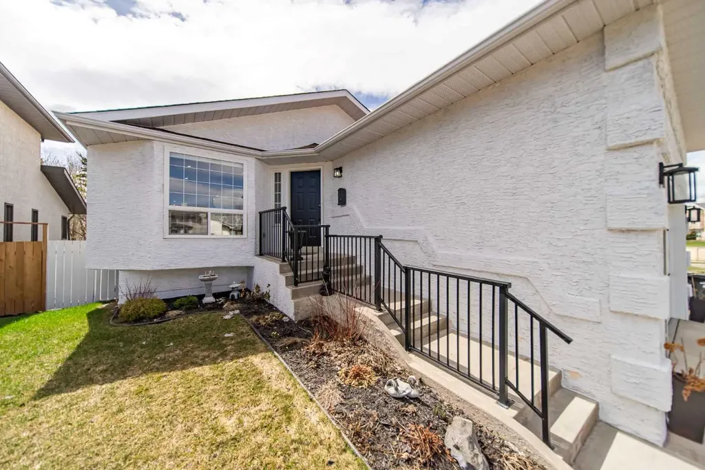 9 Scripps Landing NW Calgary AB T3L1V9