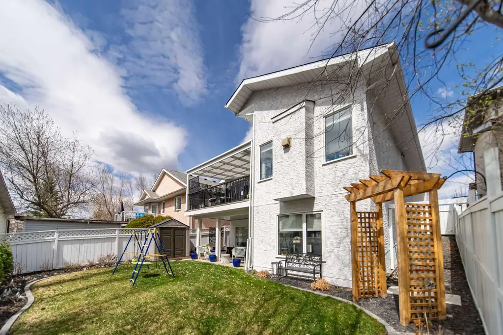 9 Scripps Landing NW Calgary AB T3L1V9