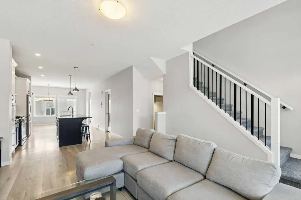 29 Howse Row NE Calgary AB T3P0Z3