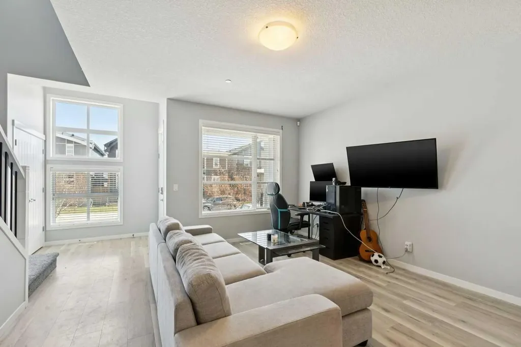 29 Howse Row NE Calgary AB T3P0Z3