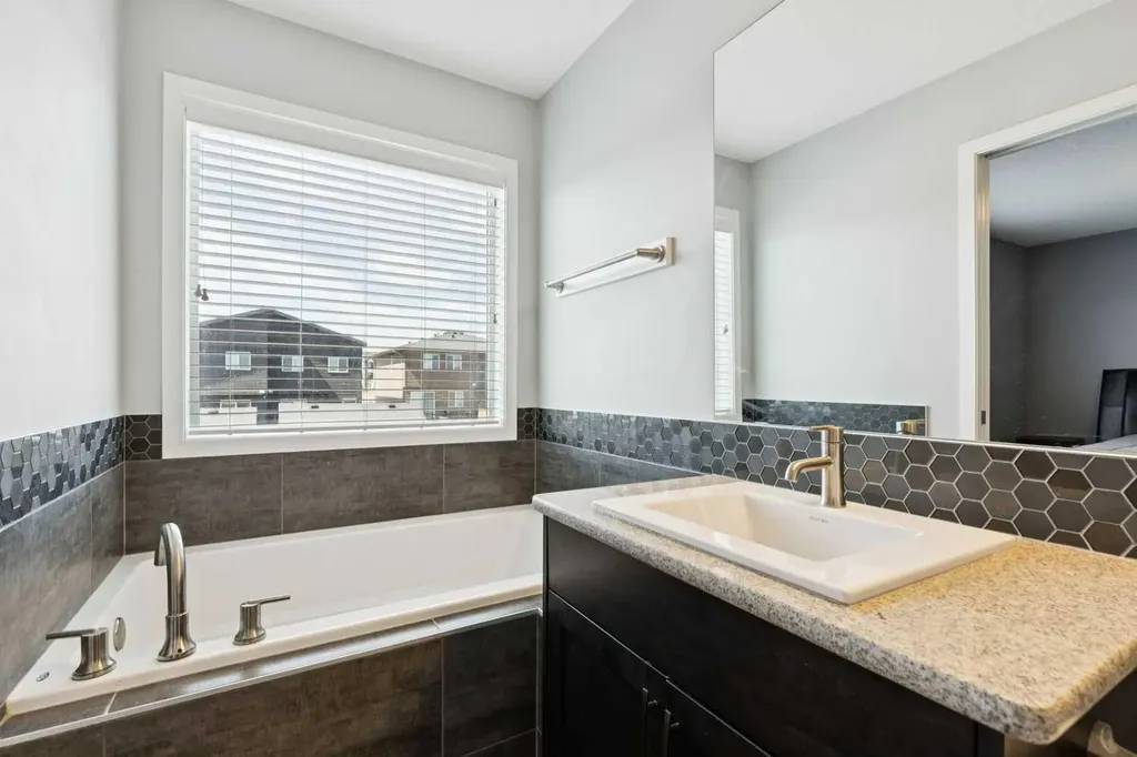 29 Howse Row NE Calgary AB T3P0Z3