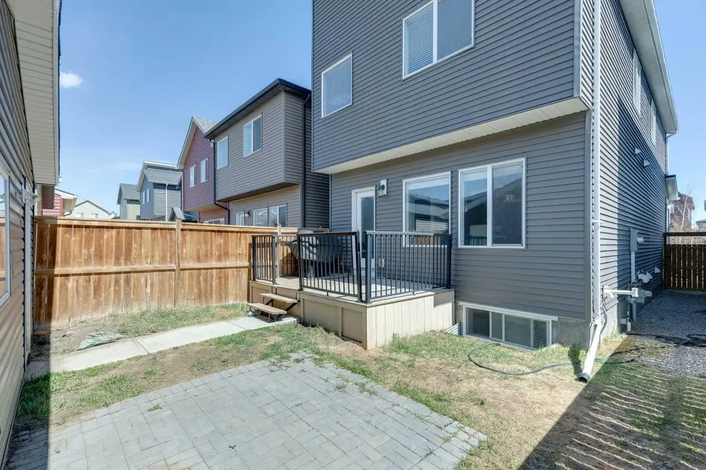 29 Howse Row NE Calgary AB T3P0Z3