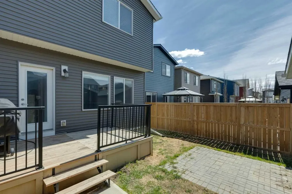 29 Howse Row NE Calgary AB T3P0Z3