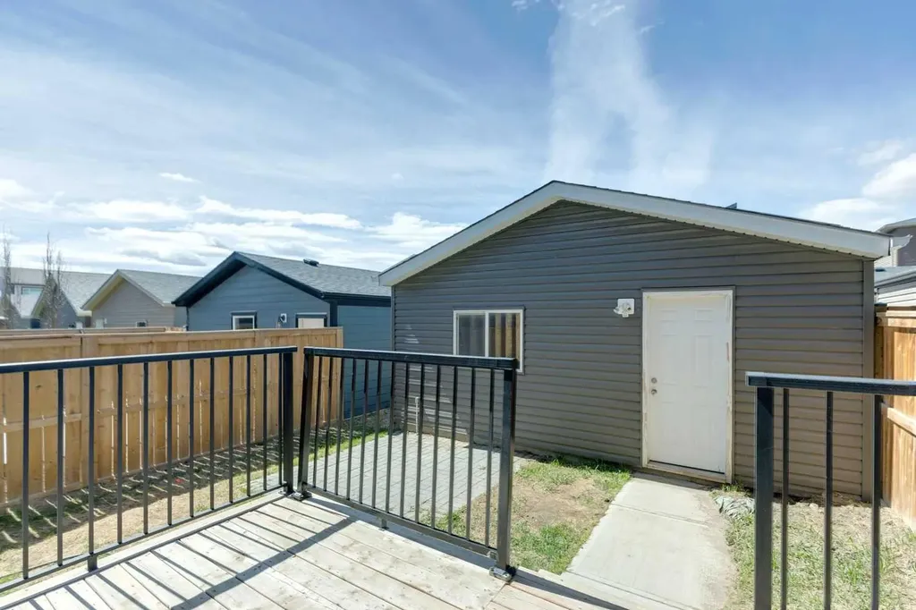 29 Howse Row NE Calgary AB T3P0Z3