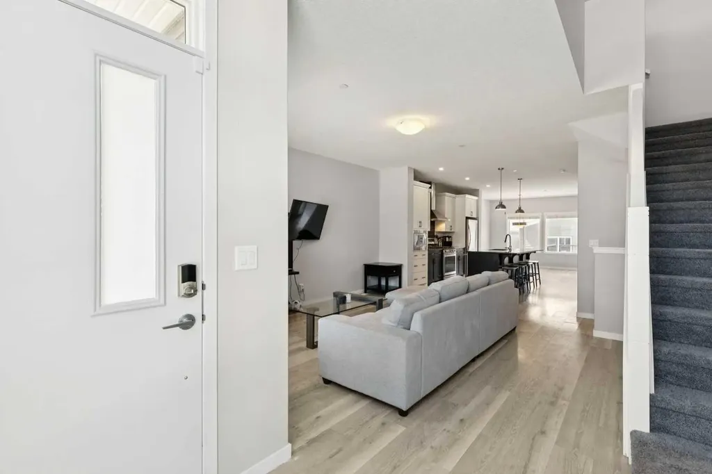 29 Howse Row NE Calgary AB T3P0Z3