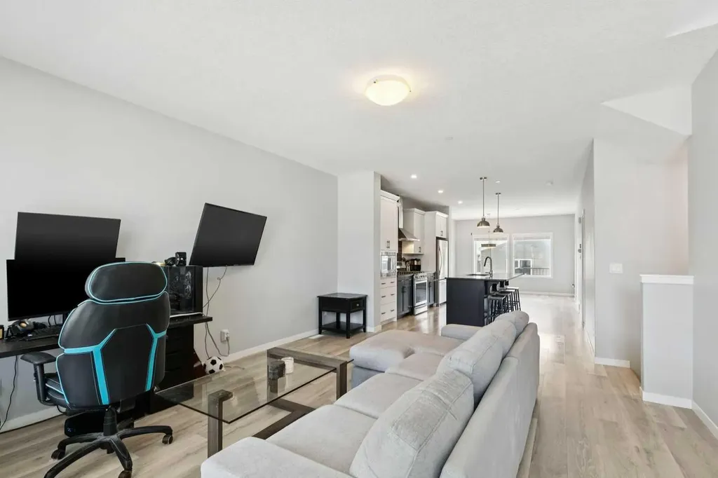 29 Howse Row NE Calgary AB T3P0Z3