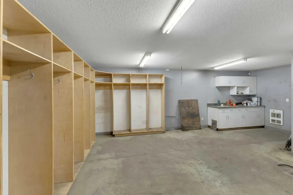 4406 65 Street Ponoka AB T4J 1K3