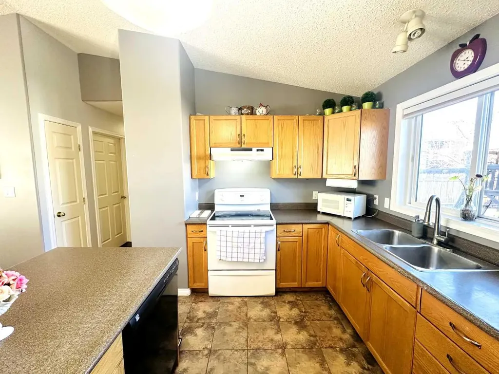 1105 19 Street Wainwright AB T9W1V1