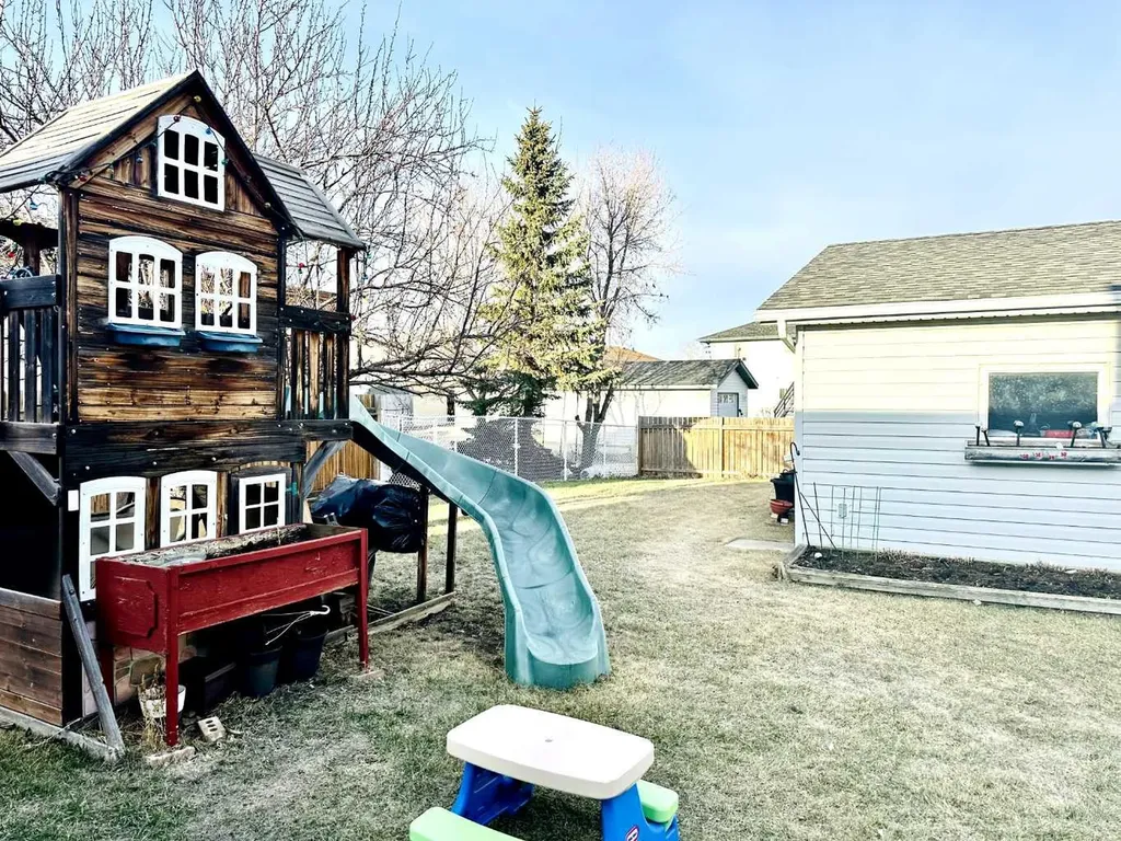 1105 19 Street Wainwright AB T9W1V1