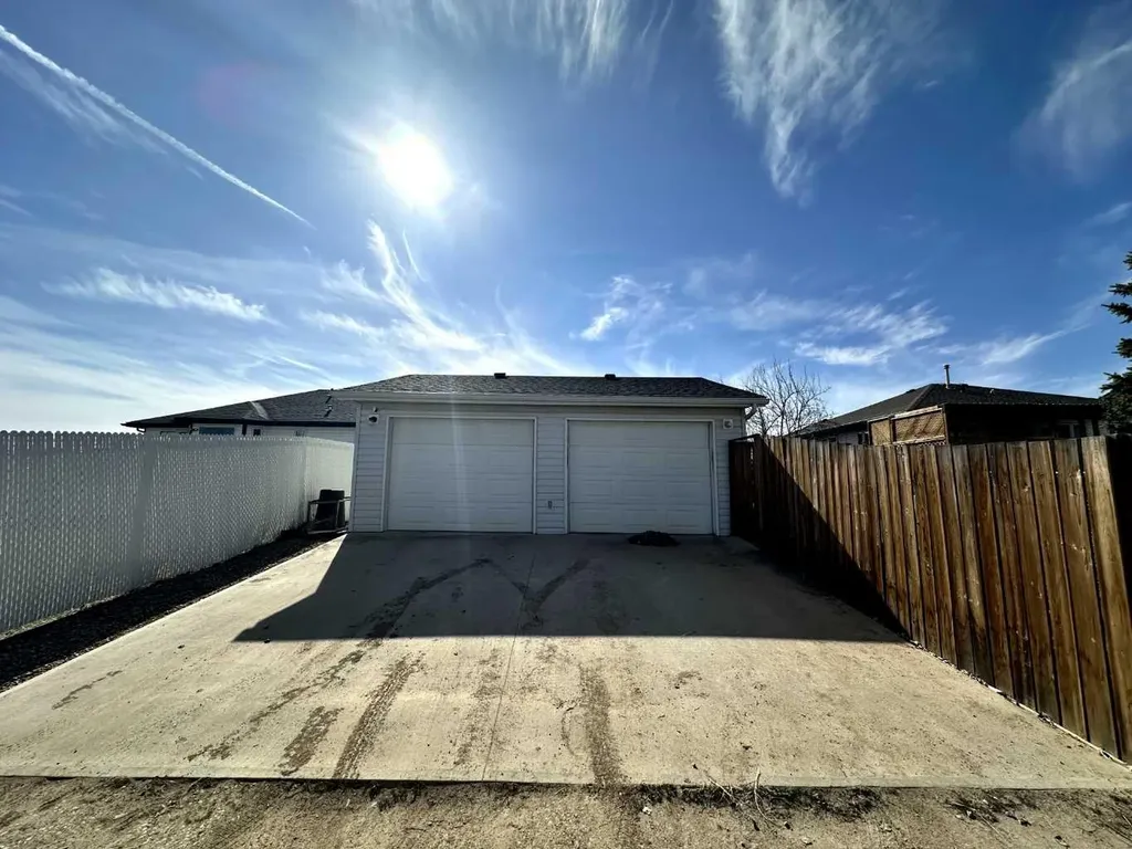 1105 19 Street Wainwright AB T9W1V1
