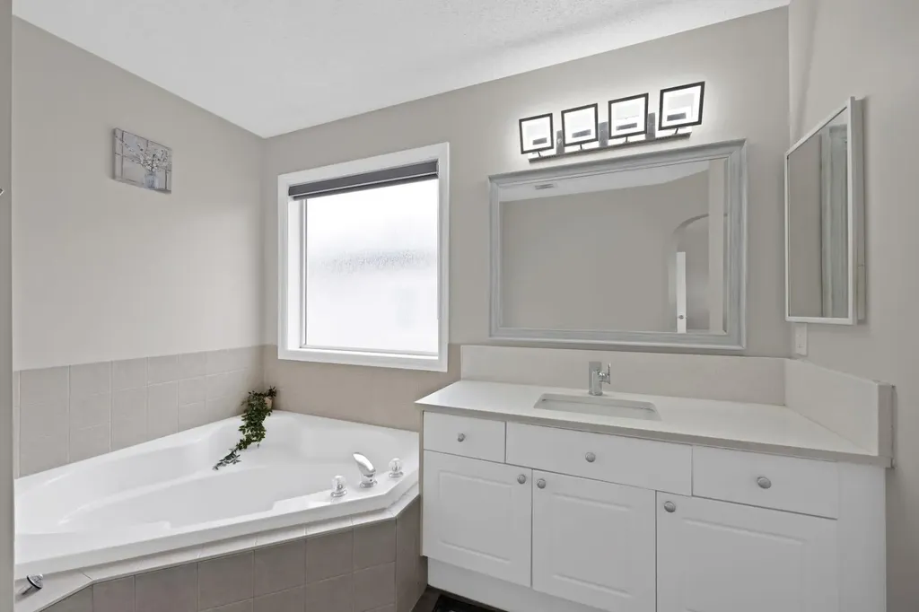 2386 Fairways Circle NW Airdrie AB T4B2W9