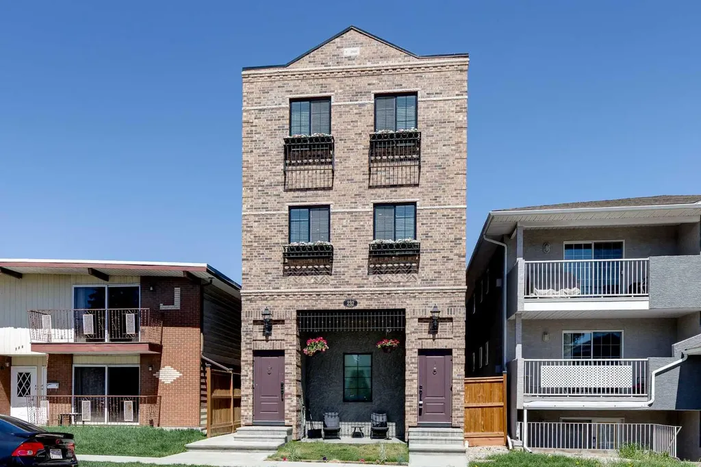 232 20 Avenue NE Calgary AB T2E 1P9
