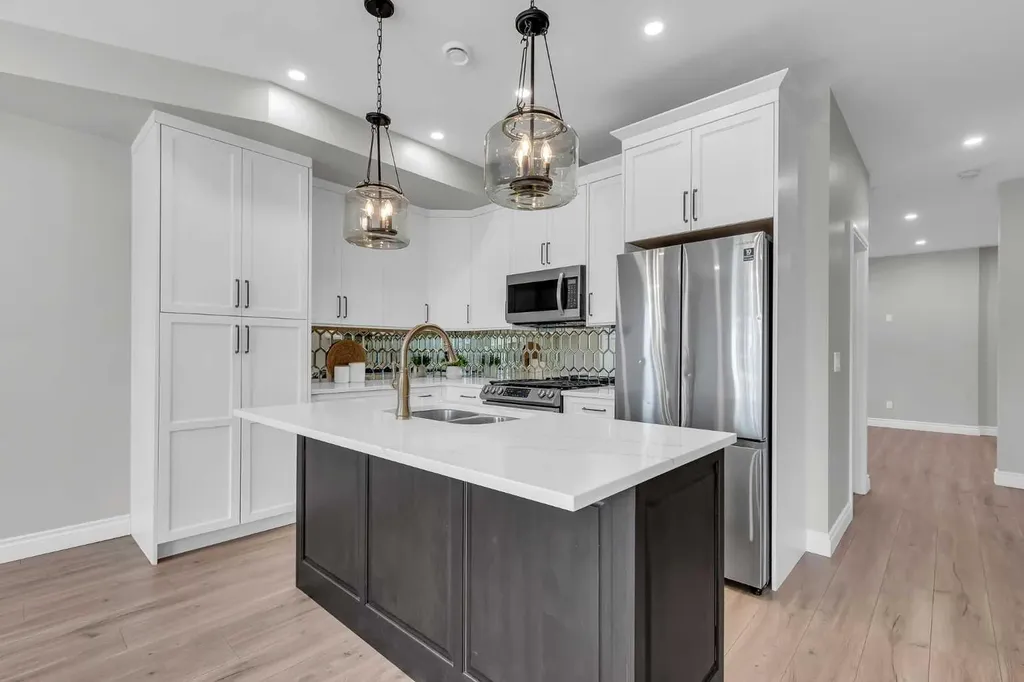 232 20 Avenue NE Calgary AB T2E 1P9