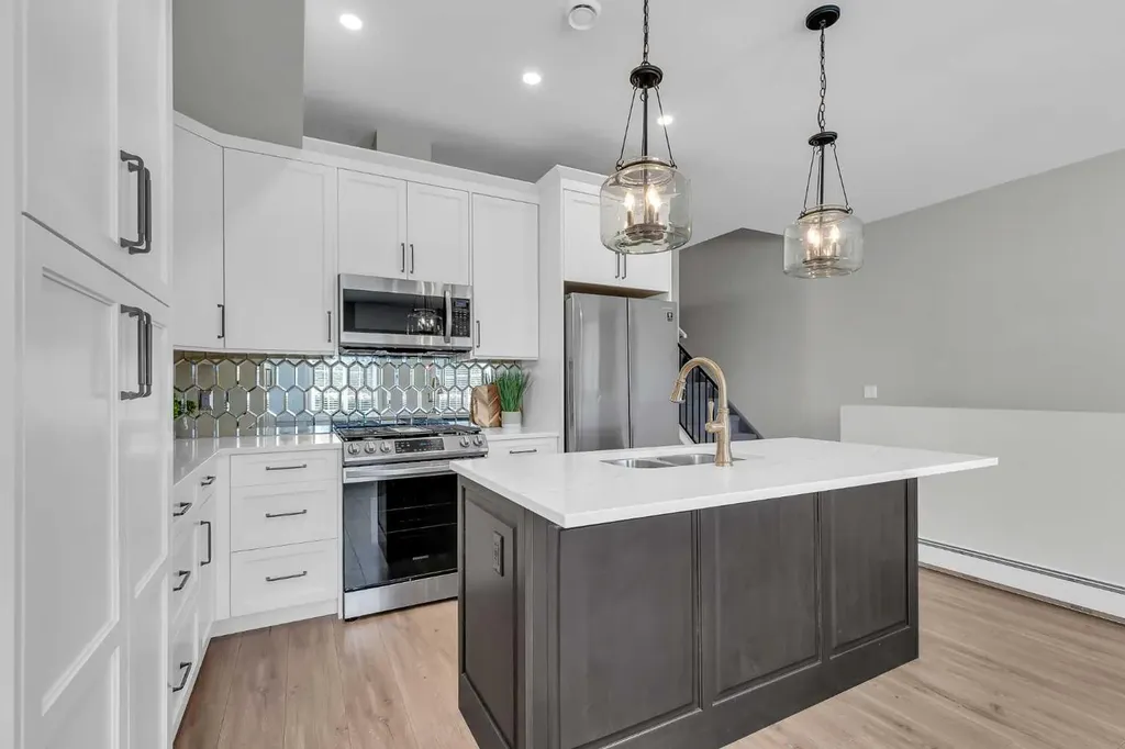 232 20 Avenue NE Calgary AB T2E 1P9