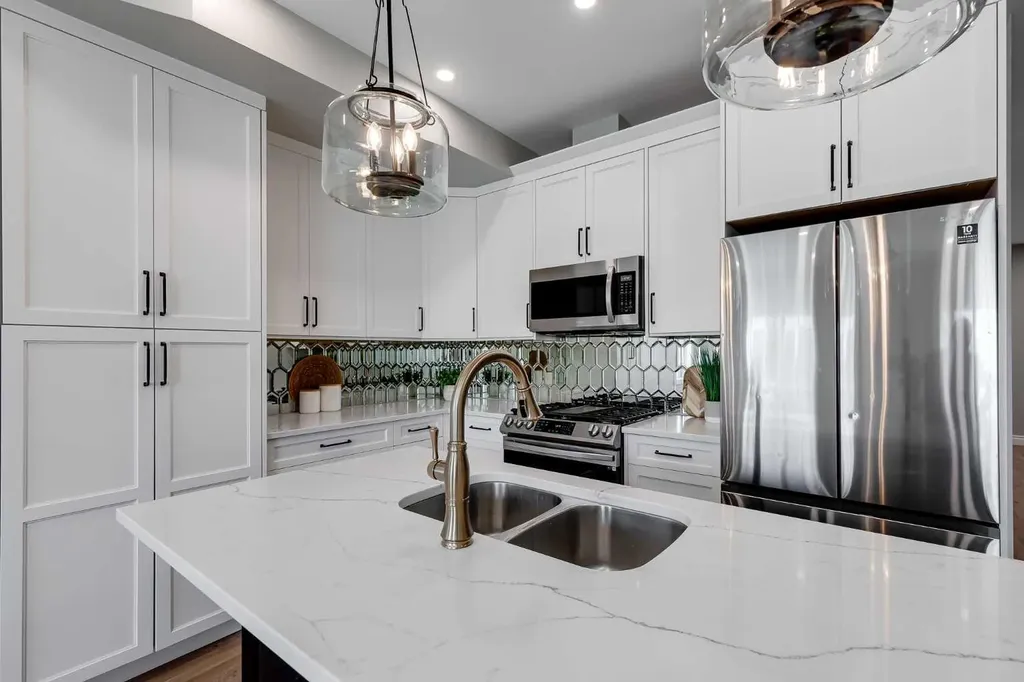 232 20 Avenue NE Calgary AB T2E 1P9