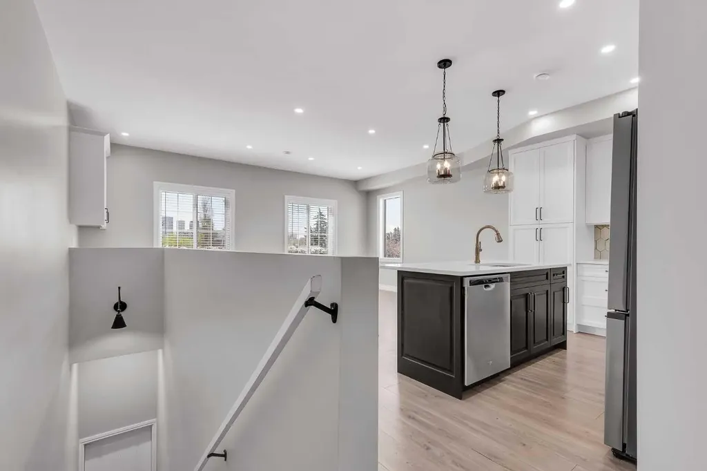 232 20 Avenue NE Calgary AB T2E 1P9