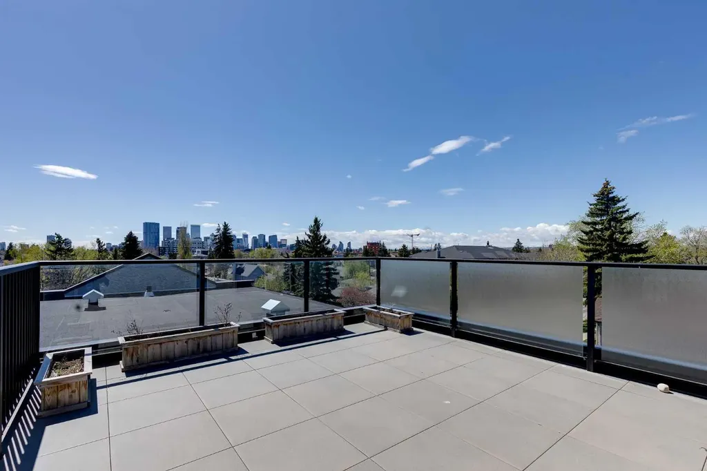 232 20 Avenue NE Calgary AB T2E 1P9