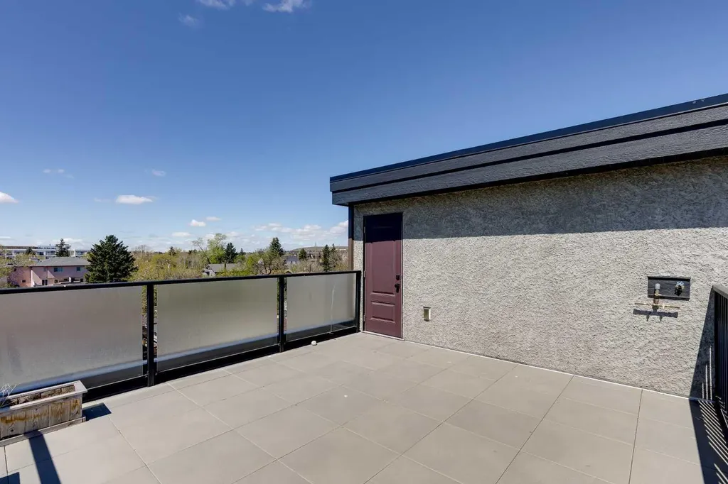 232 20 Avenue NE Calgary AB T2E 1P9