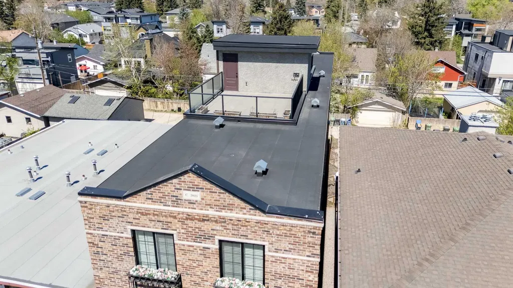 232 20 Avenue NE Calgary AB T2E 1P9