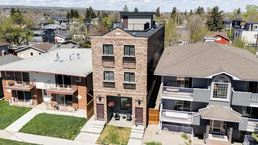 232 20 Avenue NE Calgary AB T2E 1P9