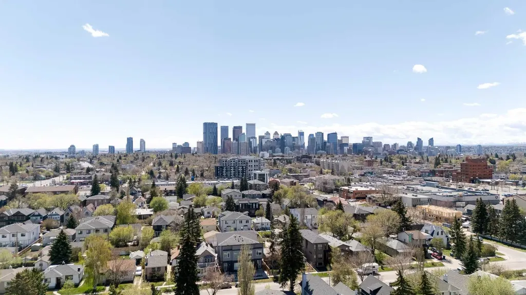 232 20 Avenue NE Calgary AB T2E 1P9