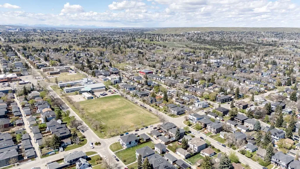 232 20 Avenue NE Calgary AB T2E 1P9