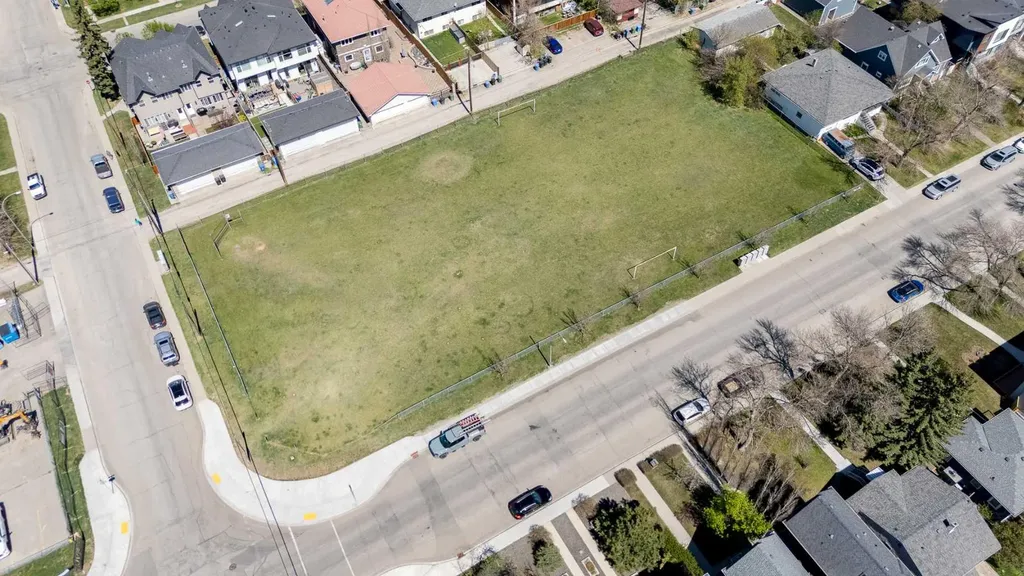 232 20 Avenue NE Calgary AB T2E 1P9
