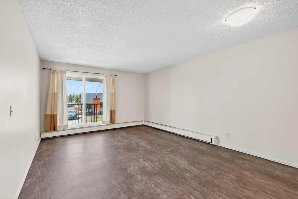36 Glenbrook Crescent Cochrane AB T4C 1T2
