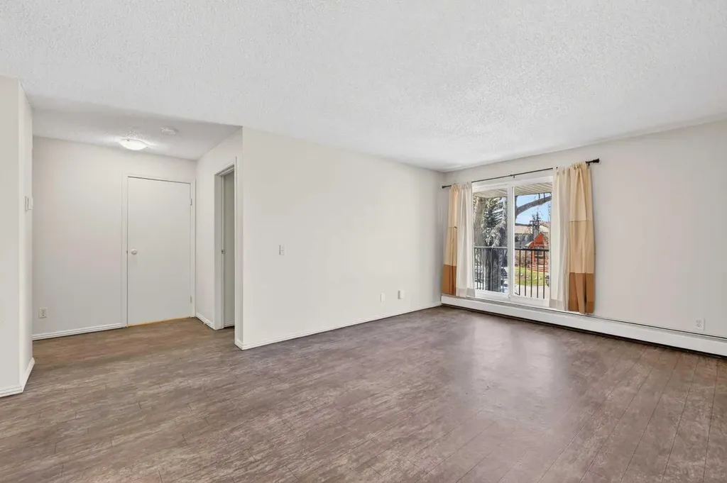 36 Glenbrook Crescent Cochrane AB T4C 1T2