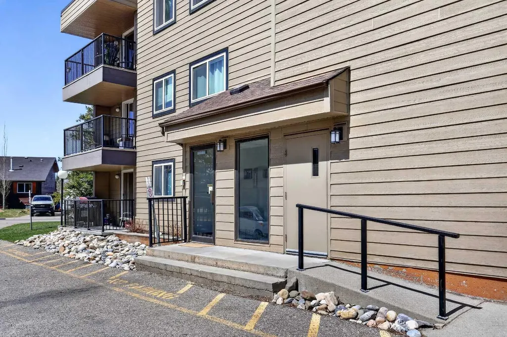 36 Glenbrook Crescent Cochrane AB T4C 1T2