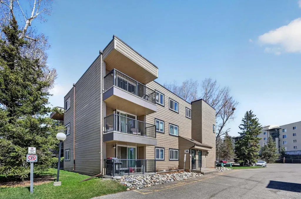 36 Glenbrook Crescent Cochrane AB T4C 1T2