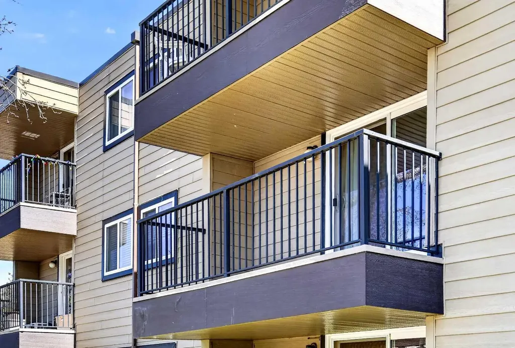 36 Glenbrook Crescent Cochrane AB T4C 1T2
