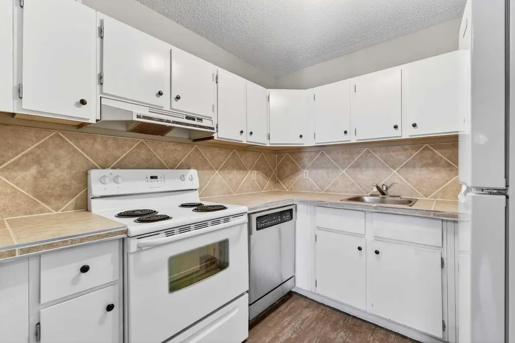 36 Glenbrook Crescent Cochrane AB T4C 1T2