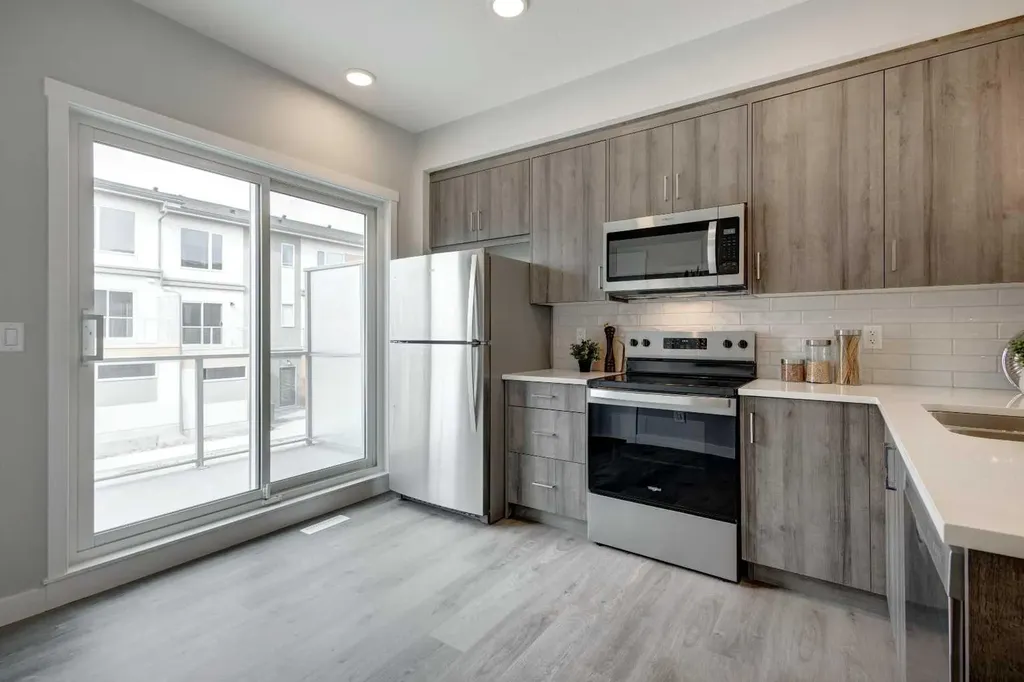 212 Shawnee Square SW Calgary AB T2Y 0T7
