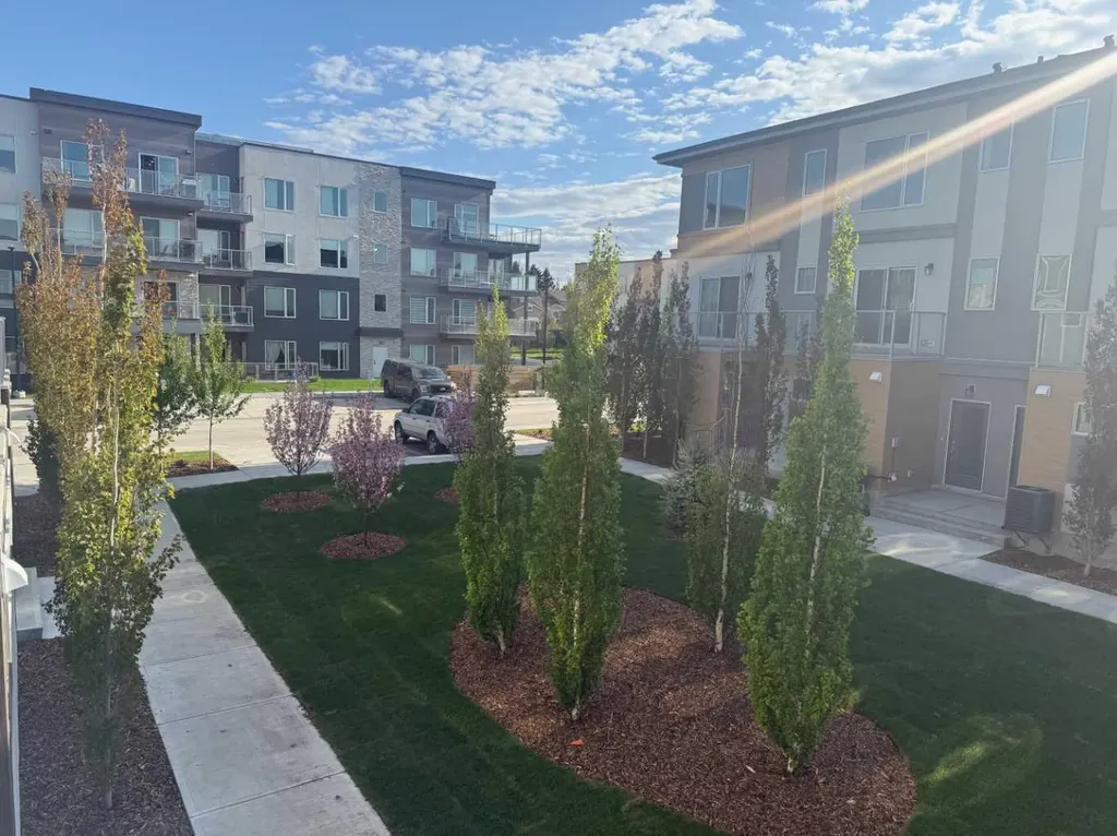 212 Shawnee Square SW Calgary AB T2Y 0T7