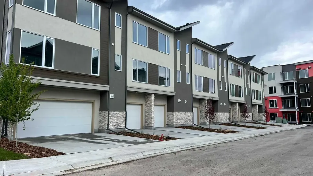212 Shawnee Square SW Calgary AB T2Y 0T7