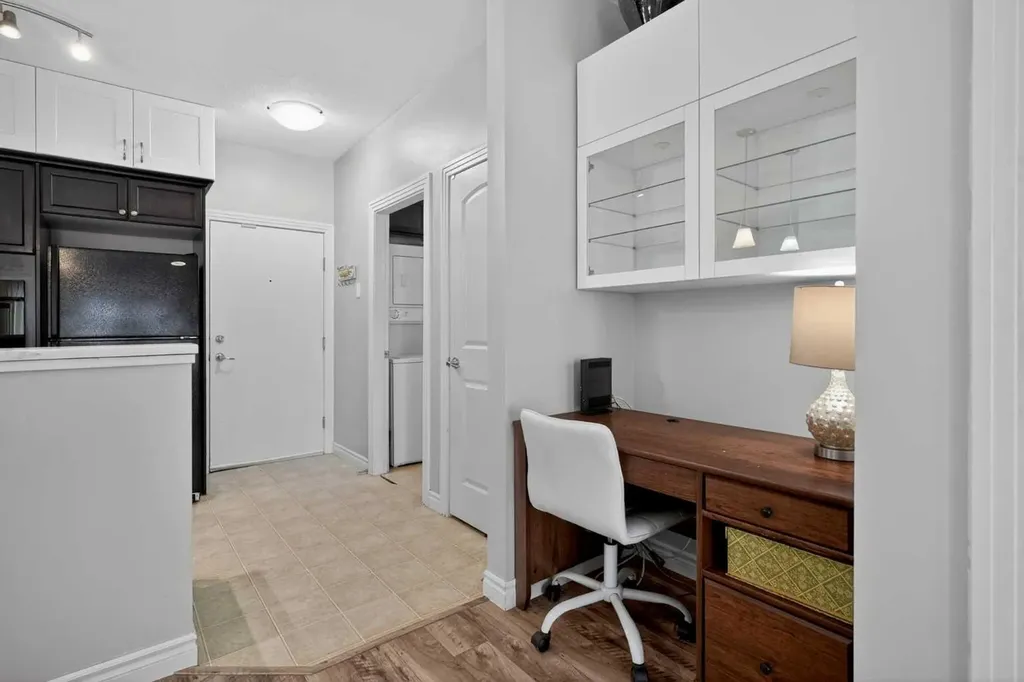 60 Royal Oak Plaza NW Calgary AB T3G 0A7
