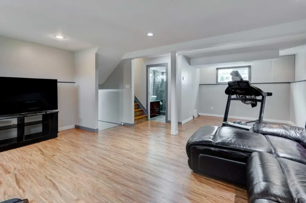 331 96 Avenue SE Calgary AB T2J 0G5