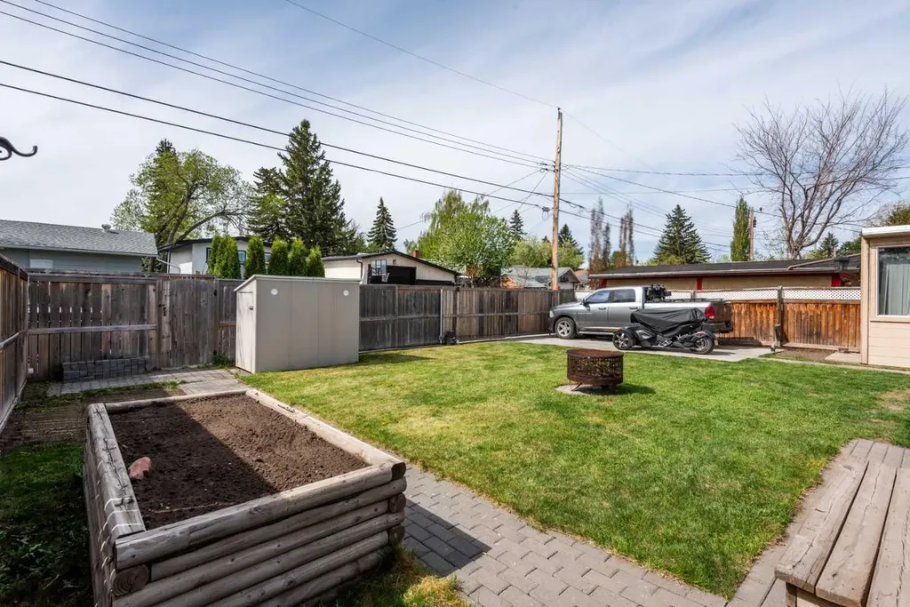 331 96 Avenue SE Calgary AB T2J 0G5