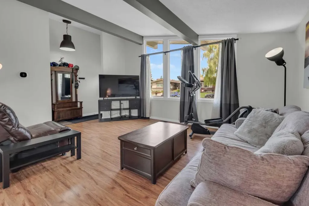 331 96 Avenue SE Calgary AB T2J 0G5