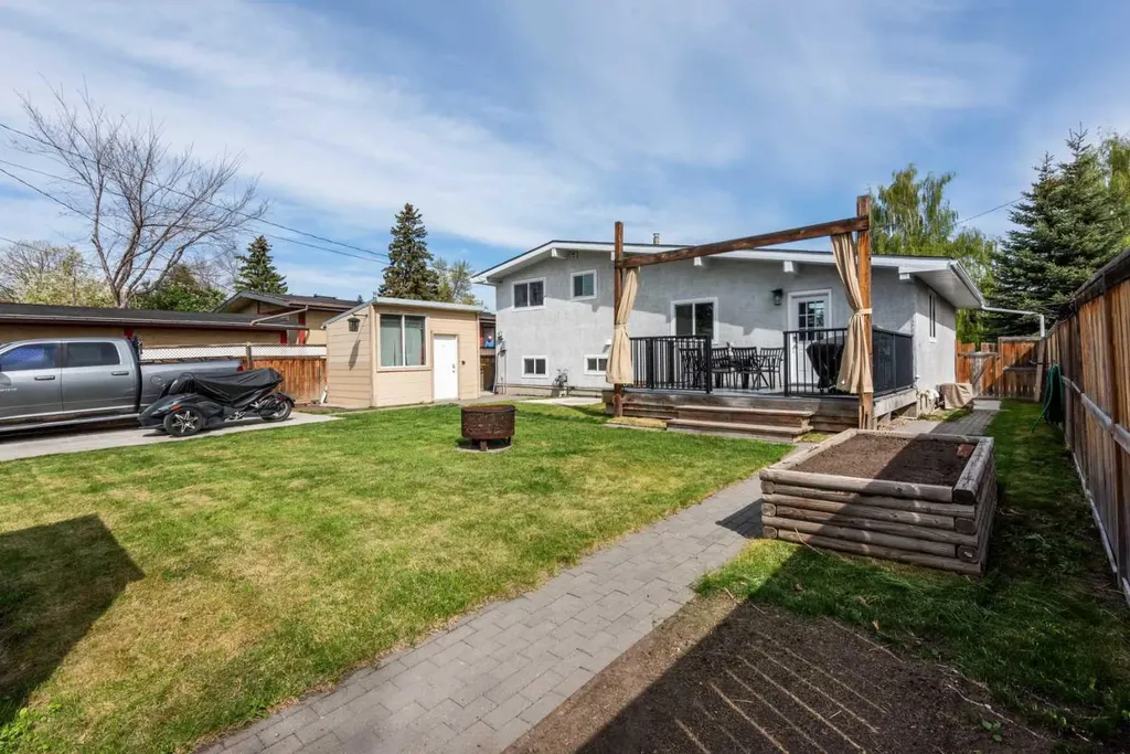 331 96 Avenue SE Calgary AB T2J 0G5
