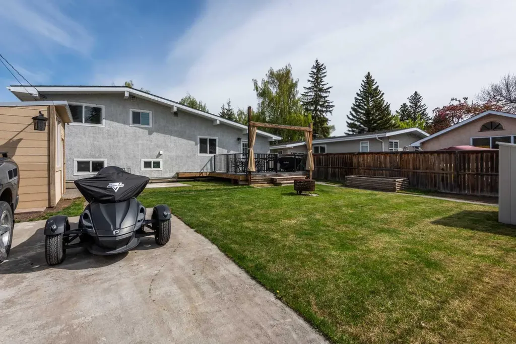 331 96 Avenue SE Calgary AB T2J 0G5