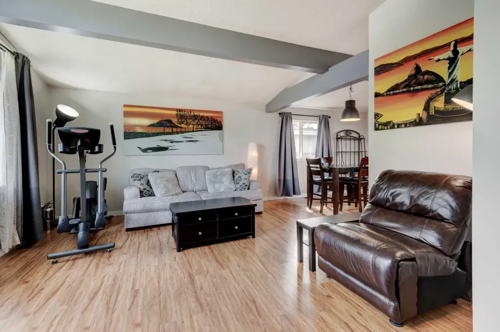 331 96 Avenue SE Calgary AB T2J 0G5