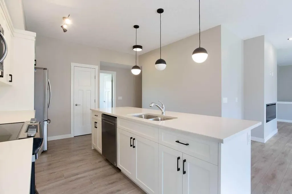 607 Cranbrook Walk SE Calgary AB T3M 2V5