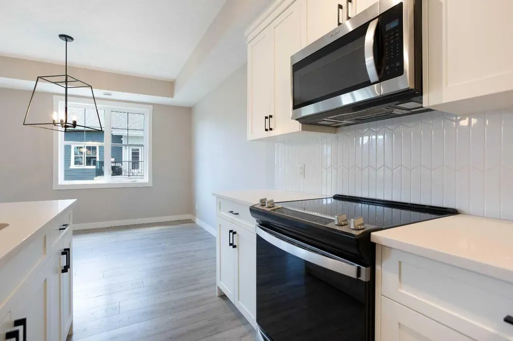 607 Cranbrook Walk SE Calgary AB T3M 2V5