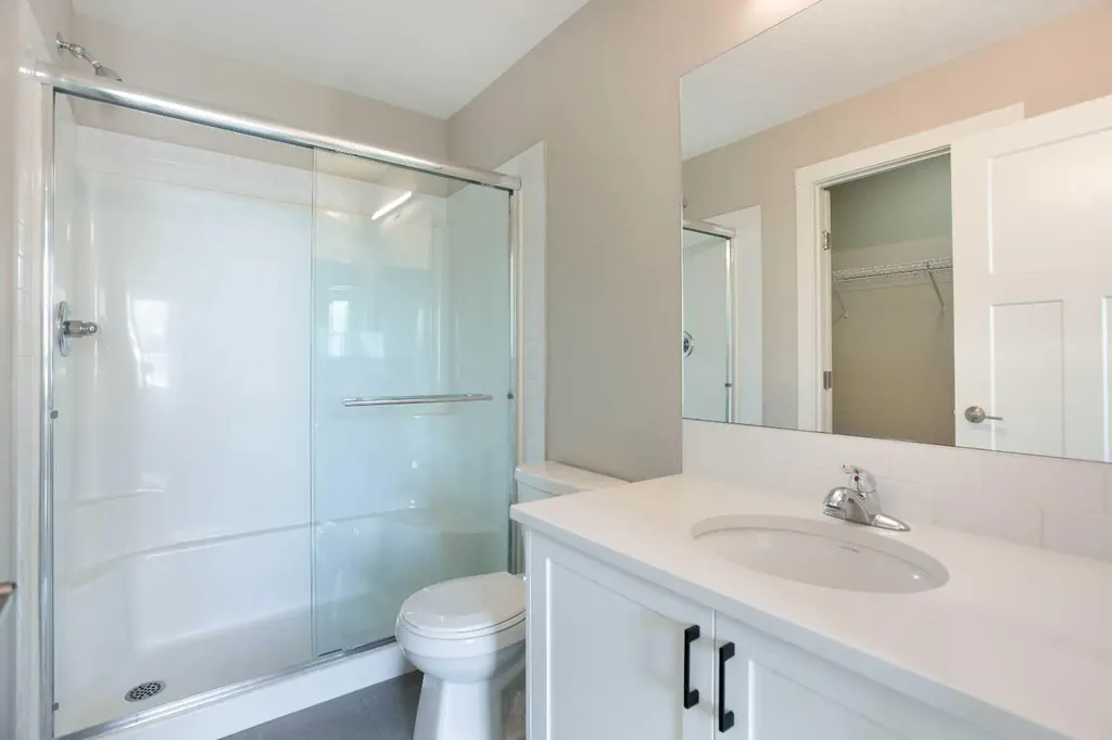 607 Cranbrook Walk SE Calgary AB T3M 2V5