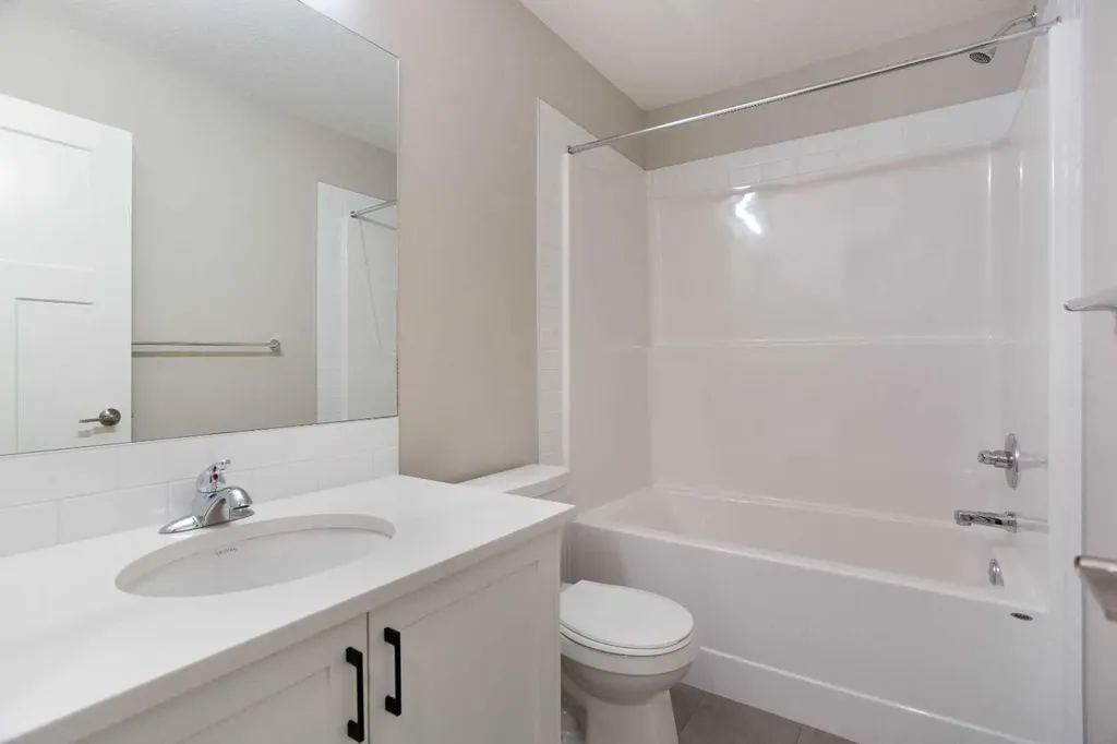 607 Cranbrook Walk SE Calgary AB T3M 2V5